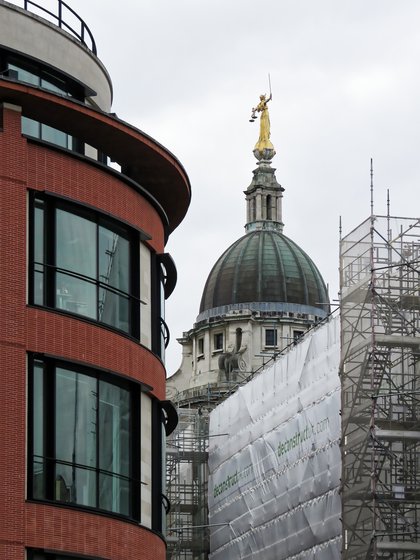 The Central Criminal Court in Old Bailey seen from the north, its dome and the gilded figure of Justice above the roofline